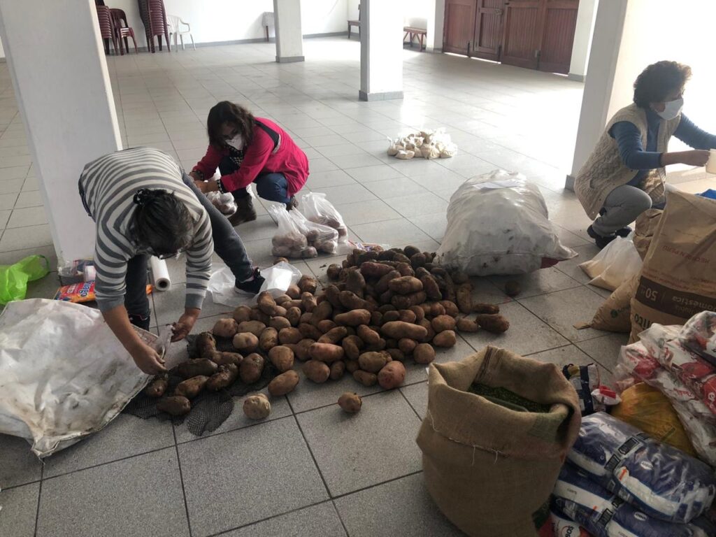 Packing Food in Peru